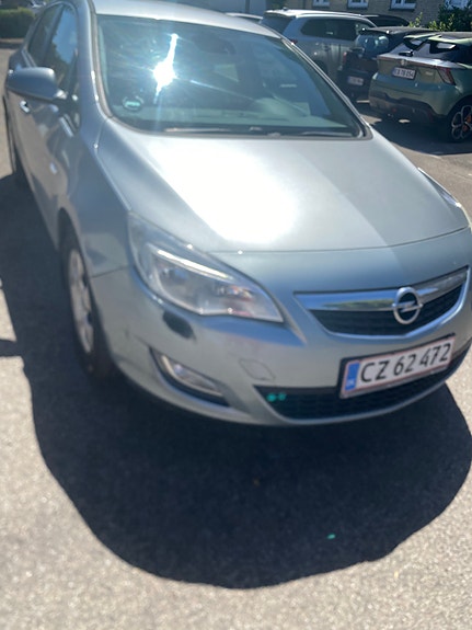Opel Astra 2010 photo 4