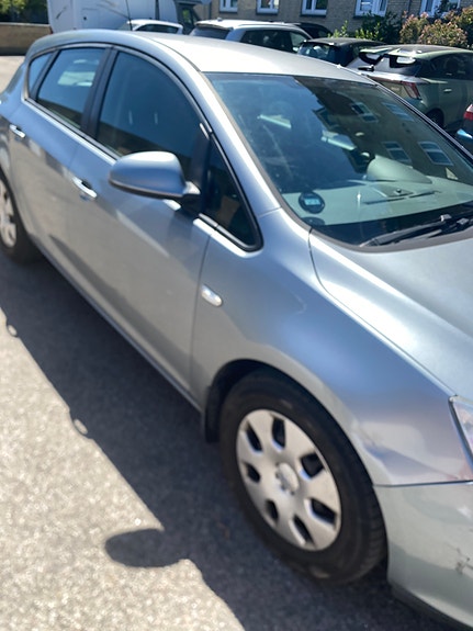 Opel Astra 2010 photo 5
