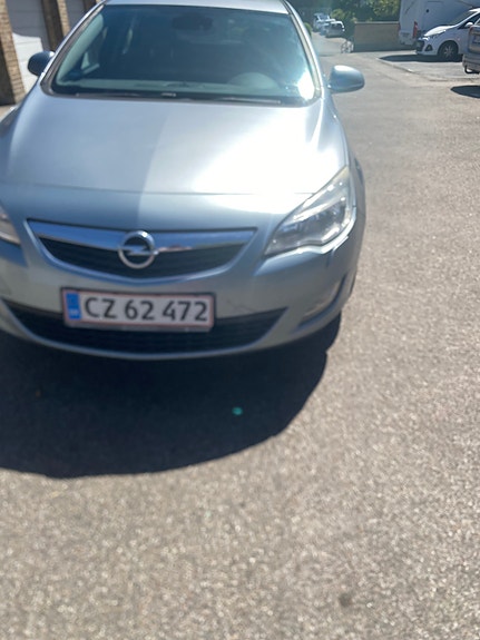 Opel Astra 2010 photo 3
