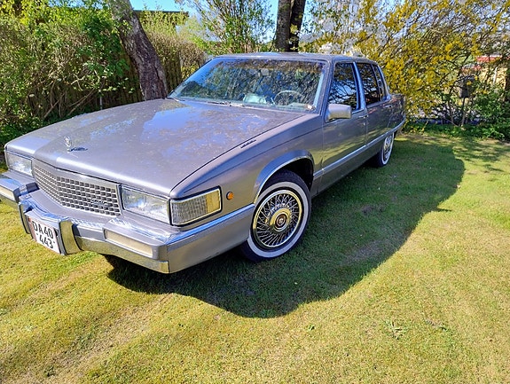 Cadillac Fleetwood 1989 photo 2