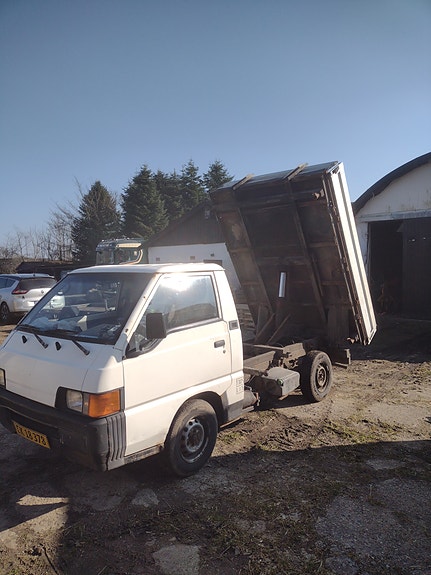 Mitsubishi L300 1997 photo 3
