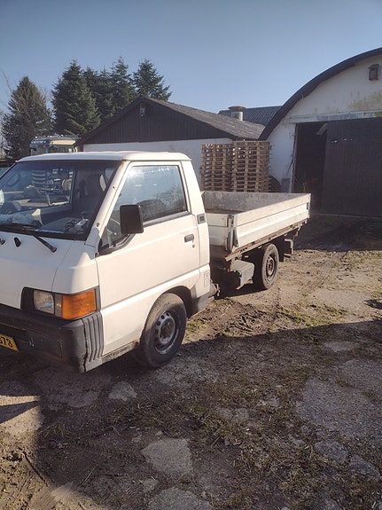 Mitsubishi L300 1997 photo 2
