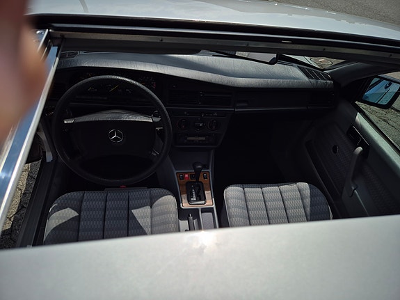 Mercedes-Benz 190 E 1990 photo 5