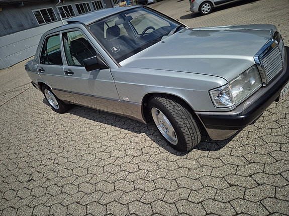 Mercedes-Benz 190 E 1990 photo 2