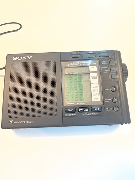 Sony ICF-SW40 portable rejseradio med FM/AM og verdensur | DBA