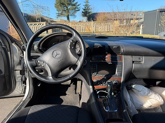 Mercedes-Benz C240 2004 photo 3