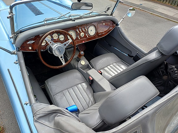 Morgan Plus 8 1981 photo 3