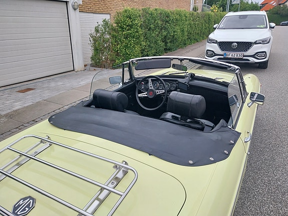 MG B 1971 photo 2