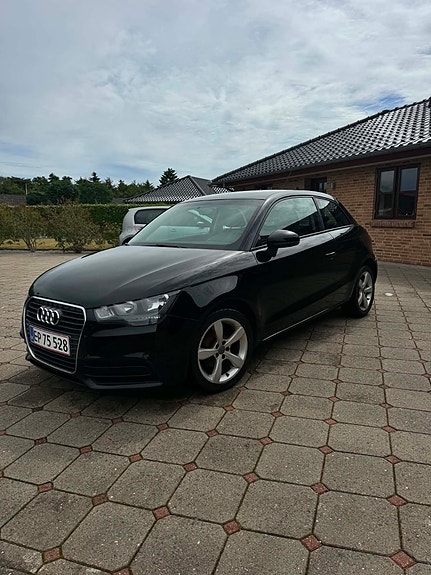 Audi A1 2011 photo 2