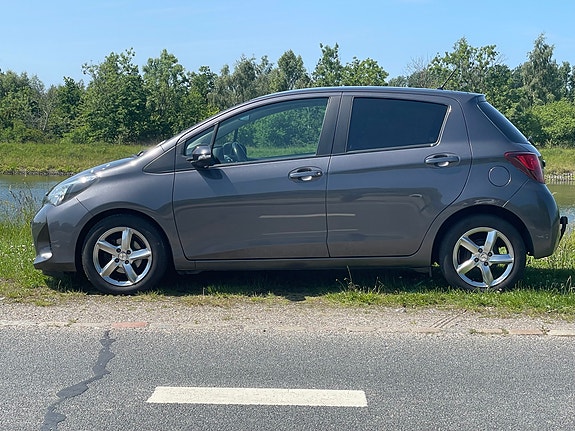 Toyota Y 2015 photo 2