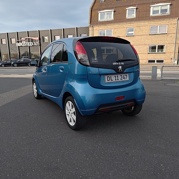 Peugeot Ion 2012 photo 3
