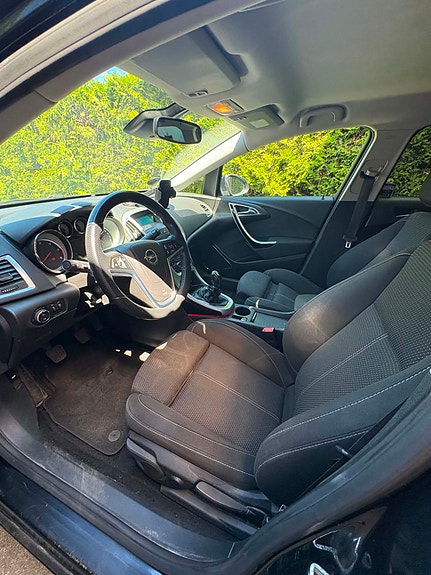 Opel Astra 2012 photo 3