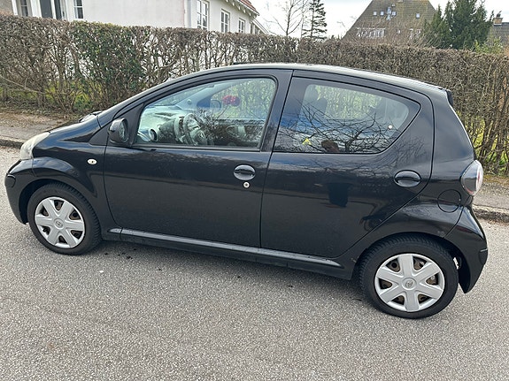 Toyota Aygo 2011 photo 3