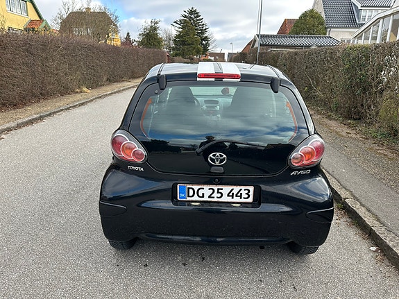 Toyota Aygo 2011 photo 2