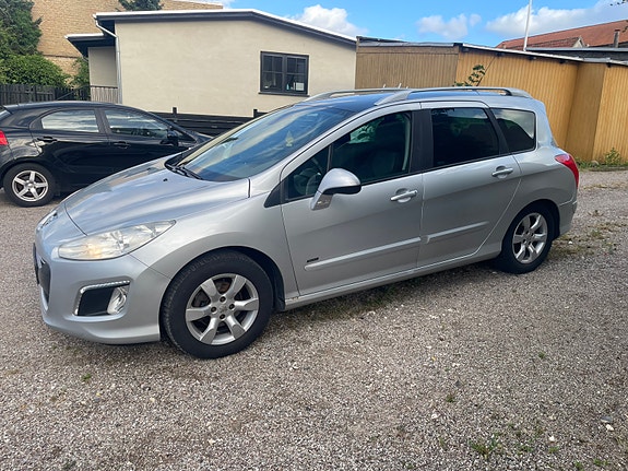 Peugeot 308 2011 photo 2