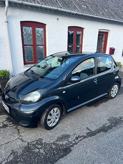 Toyota Aygo 2010 photo 2
