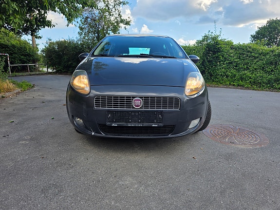 Fiat Punto 2009 photo 2