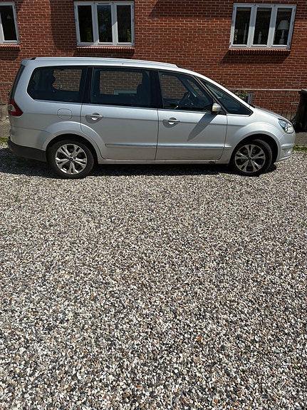 Ford Galaxy 2011 photo 3