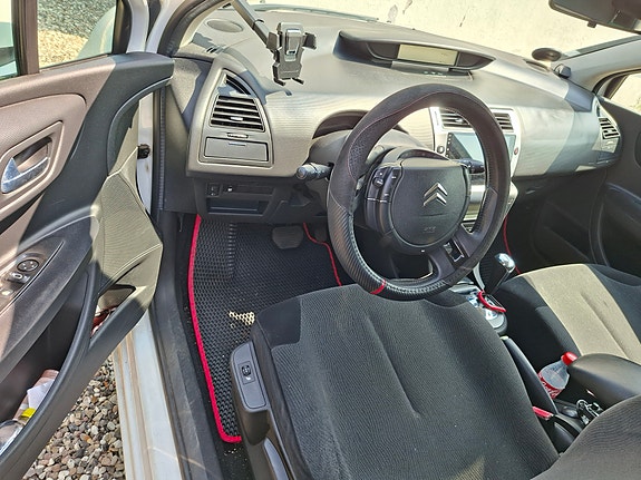 Citroen C4 2010 photo 4