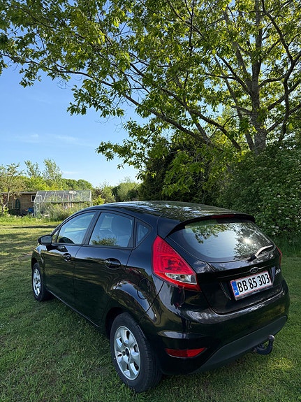 Ford Fiesta 2010 photo 2