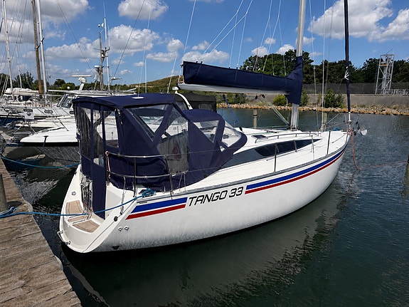 Tango 33 - 3 cabin