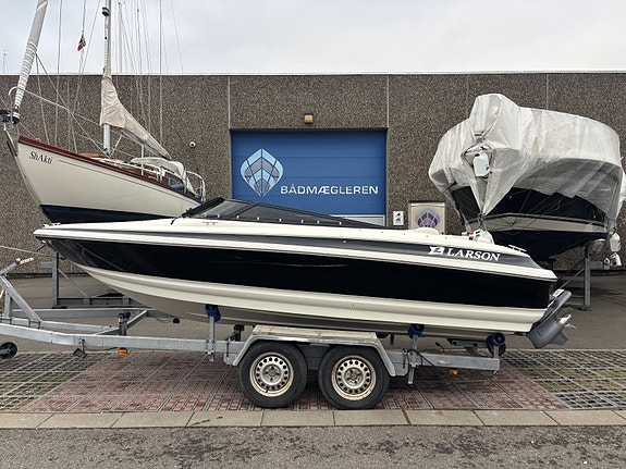 Larson 180 Sport Bowrider