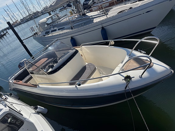 Flot og lukseriøs Flipper med 115HK Mariner