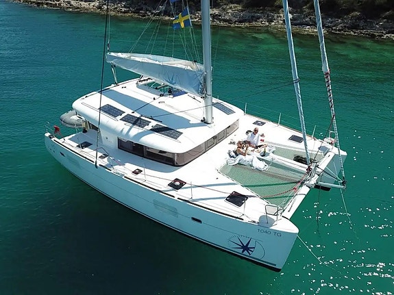 Lagoon 400 S2 i ägarversion med 3 kahytter