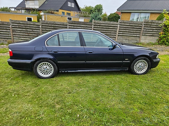BMW 523i