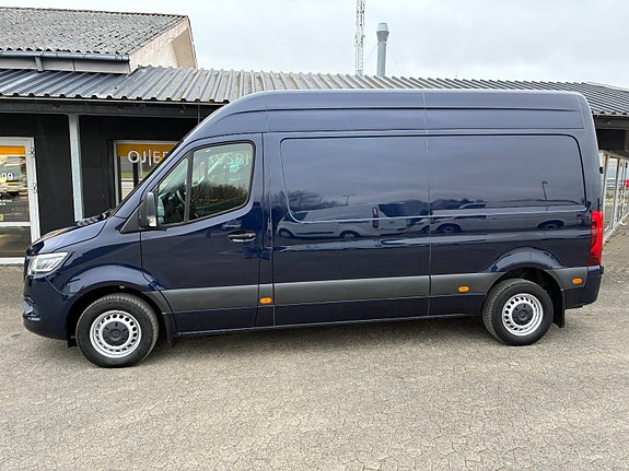 Mercedes Sprinter 215