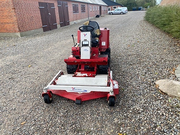 Ventrac 3200 med 130cm klipper og skrabeblad