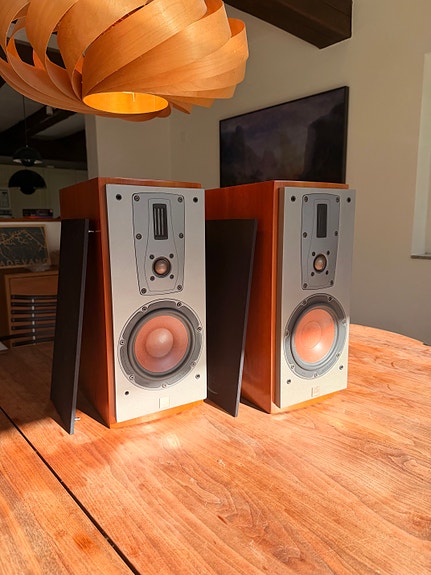 Used Dali Mentor 2 Bookshelf speakers for Sale | HifiShark.com