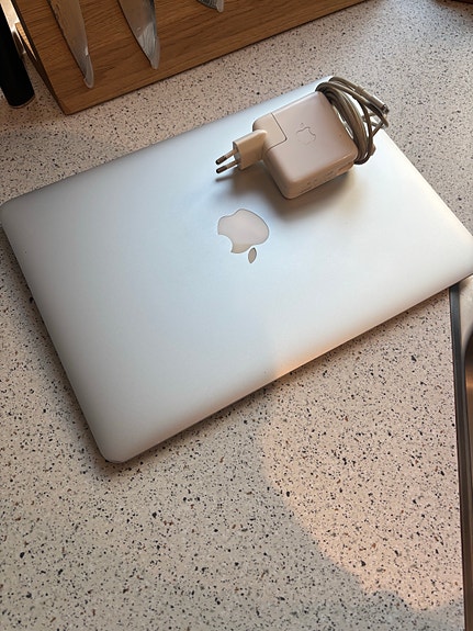 MacBook Air 13” Early 2014 - 8 GB RAM / 256 GB SSD | DBA