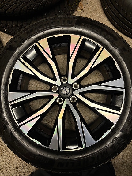 19” Orignale Volvo XC-60 fælge, monteret med Michelin vinterdæk. 6-7mm