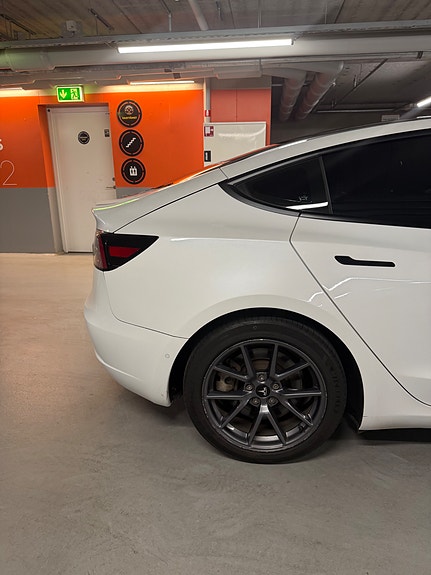 Tesla Model 3 Standard Range RWD 275ch - Pompe à chaleur - Batterie LFP - Hayon éléctrique
