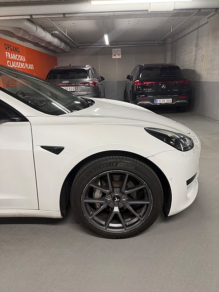 Tesla Model 3 Standard Range RWD 275ch - Pompe à chaleur - Batterie LFP - Hayon éléctrique