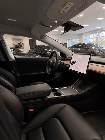 Tesla Model 3 Standard Range RWD 275ch - Pompe à chaleur - Batterie LFP - Hayon éléctrique