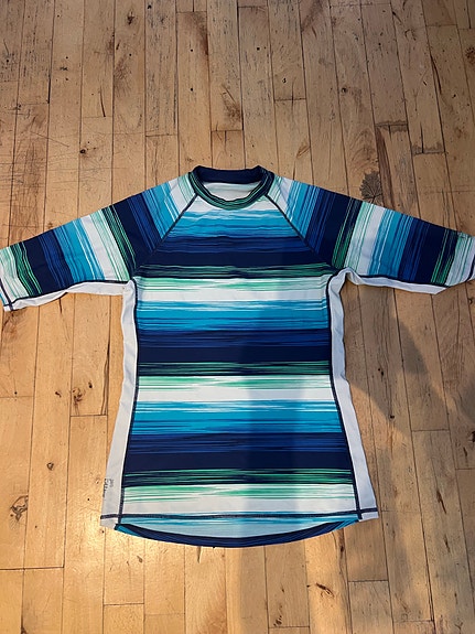 Prisma UV-bluse str 164 blå/grøn stribet