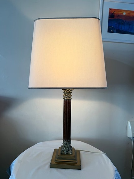 Bordlampe - Messing, Træ, Tekstil - Tung messing bordlampe