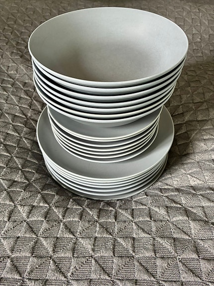 IKEA Dinera tallerkenstel med 21 dele i grå