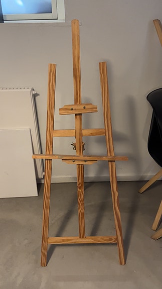 Staffeli i træ med lærred