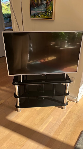 Philips fladskærms TV på glas TV-bord
