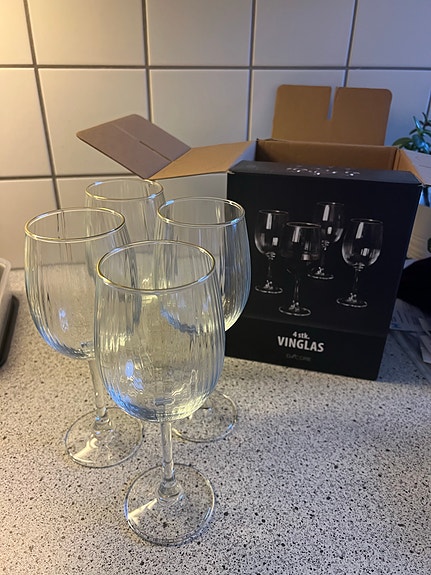 Vinglas med guldkant