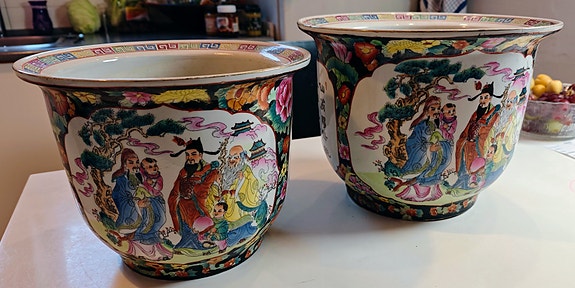 Kinesiske porcelænskrukker / urtepotter med farverigt motiv