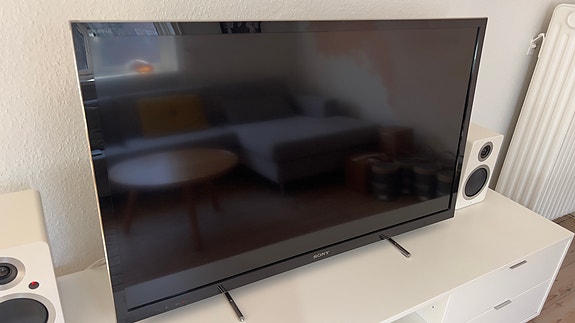 Sony Bravia 46" LCD TV (Model: KDL-46HX755) – Står som nyt