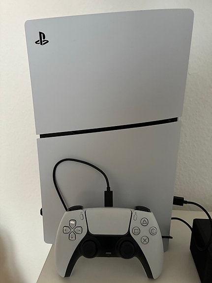PlayStation 5 Slim Digital Edition 825 GB sælges – kvittering medfølger