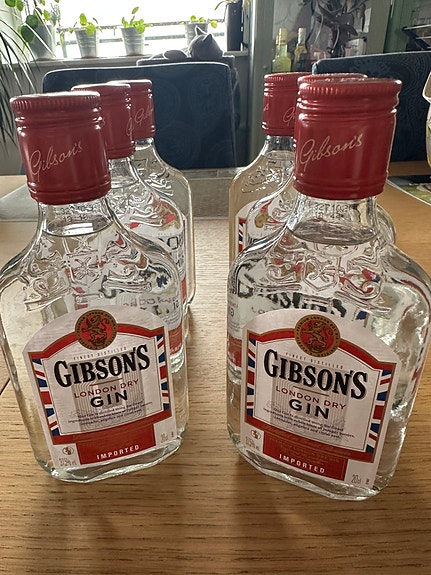 6 x Gibson’s Gin