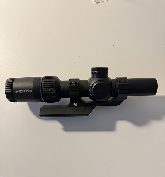 Vortex Strike eagle 1-8x24 + Vortex Cantilever mount