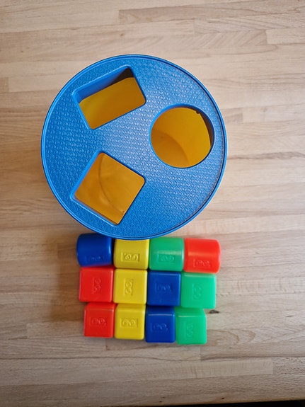 Fisher-Price puttekasse med klodser