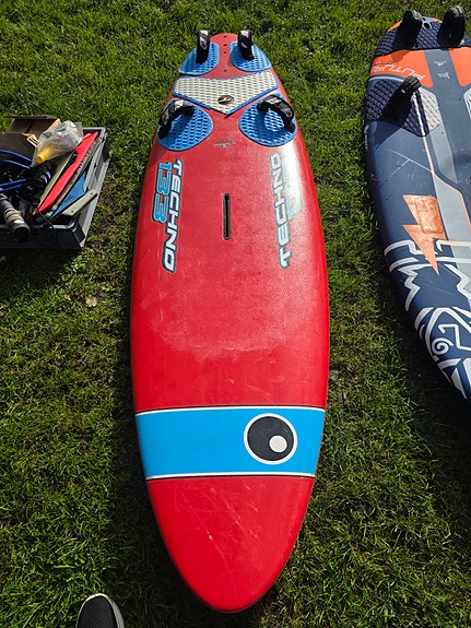 🏄 BIC Techno 133 L + Select Ride 46 – 800 kr. samlet